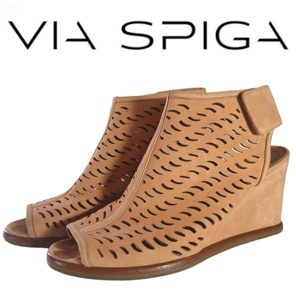 EUC Via Spiga Delsey brown suede perforated cut out wedge booties 9